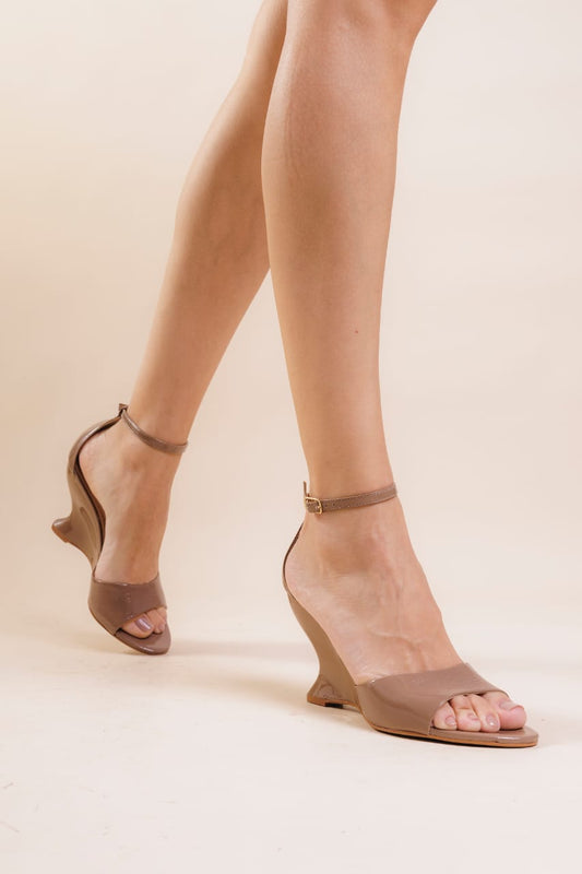 SANDALIA CECCONELLO VERNIZ GLOSSY COURO GRIGIO
