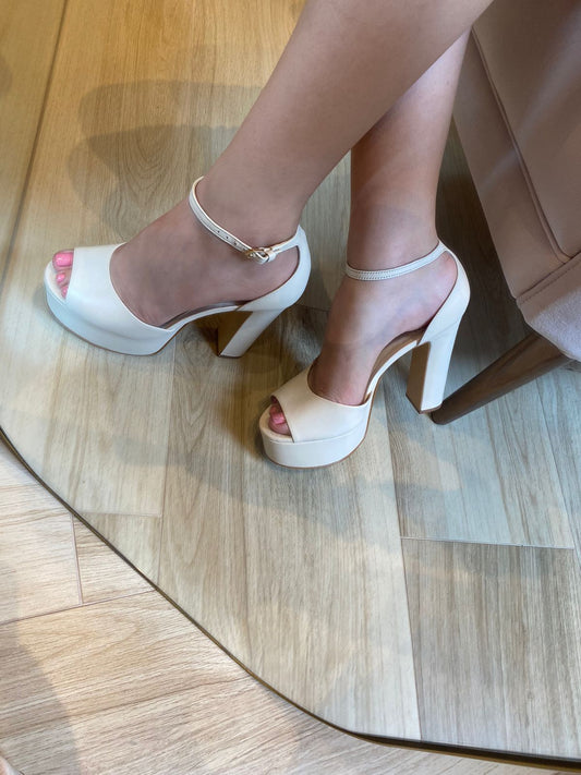 Sandalia Carrano Plataforma Essential Crema