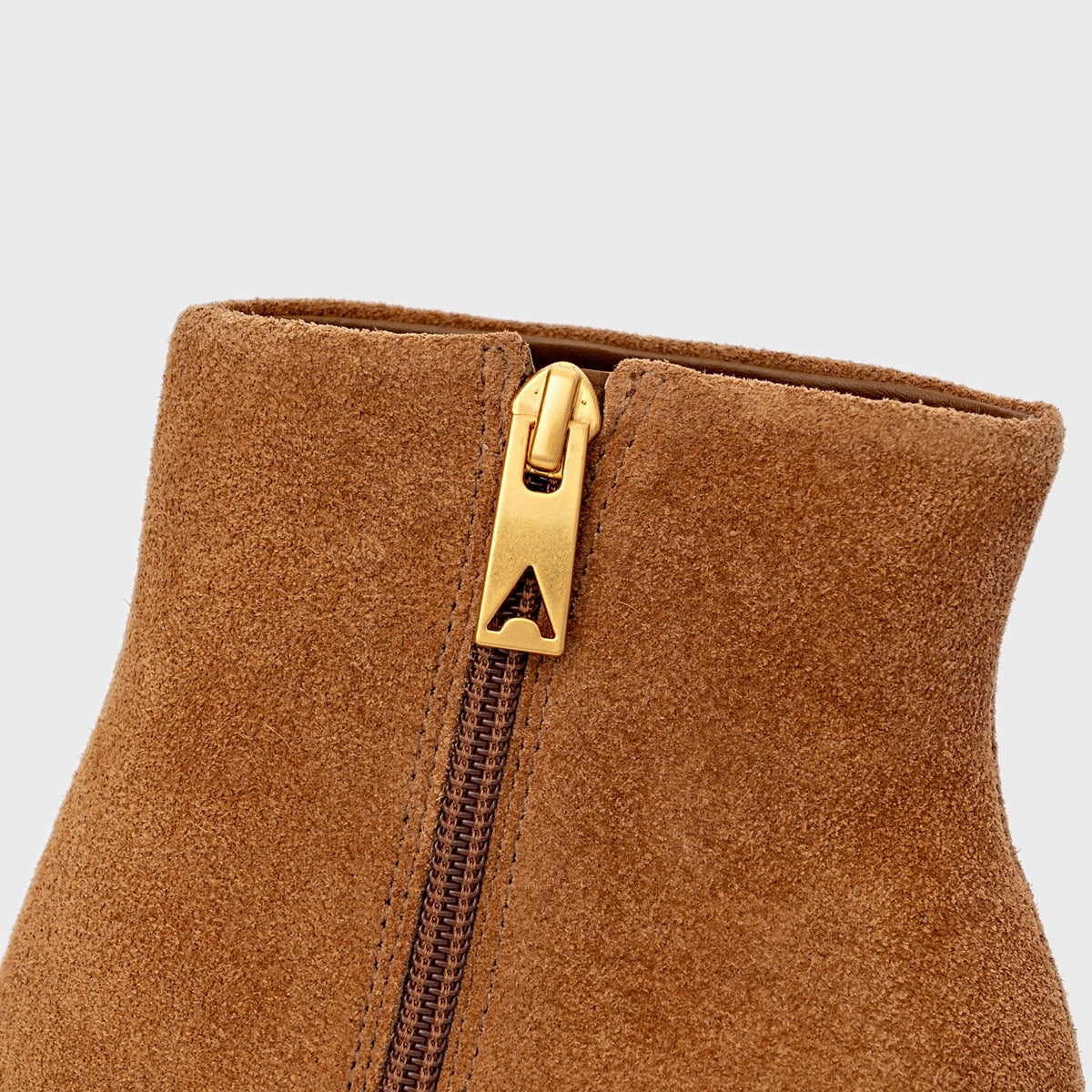 BOTA CARRANO SALTO OVAL COURO SUEDE