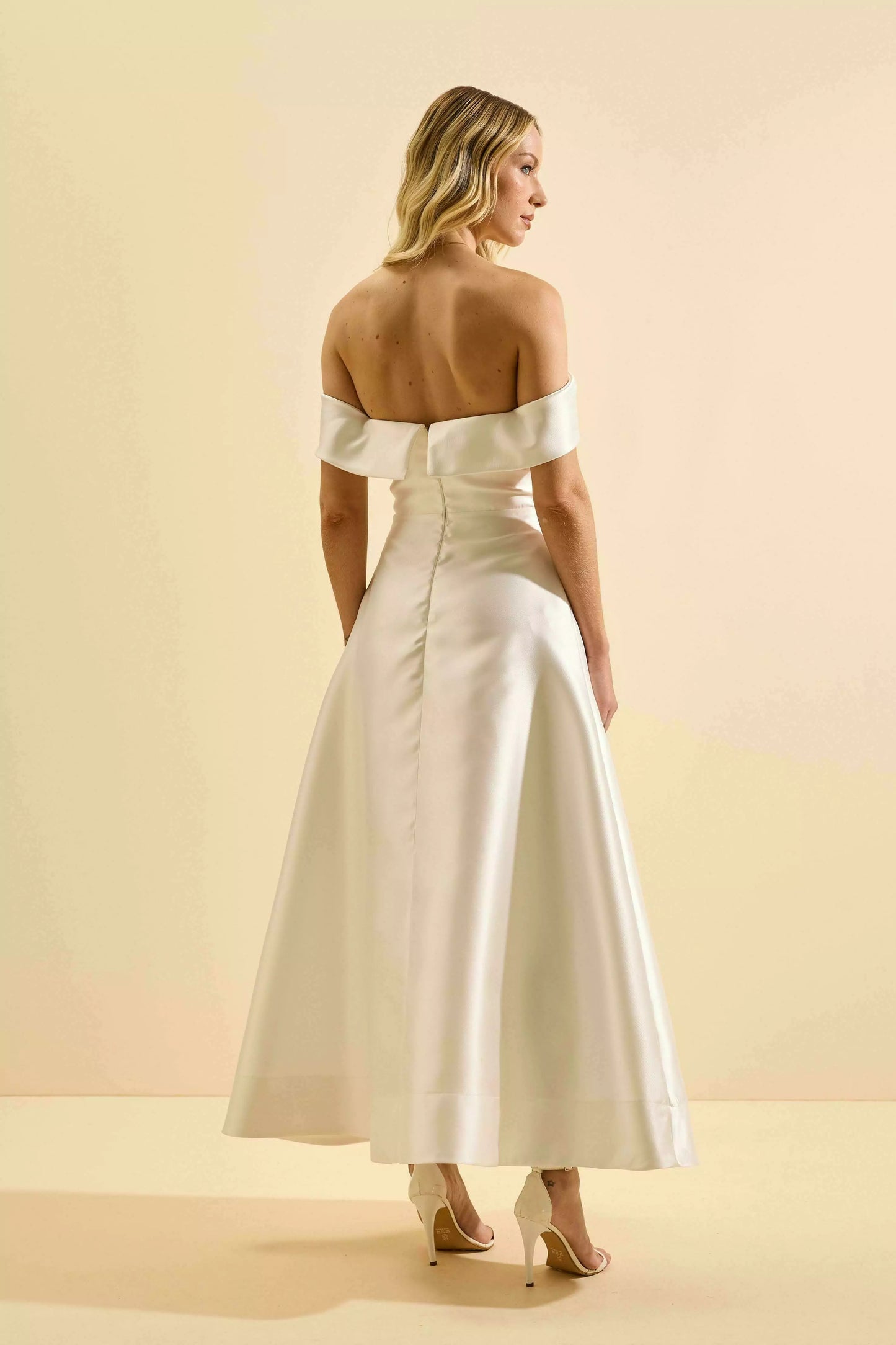 VESTIDO AVE RARA MIDI HIPER JULIANNE OFF