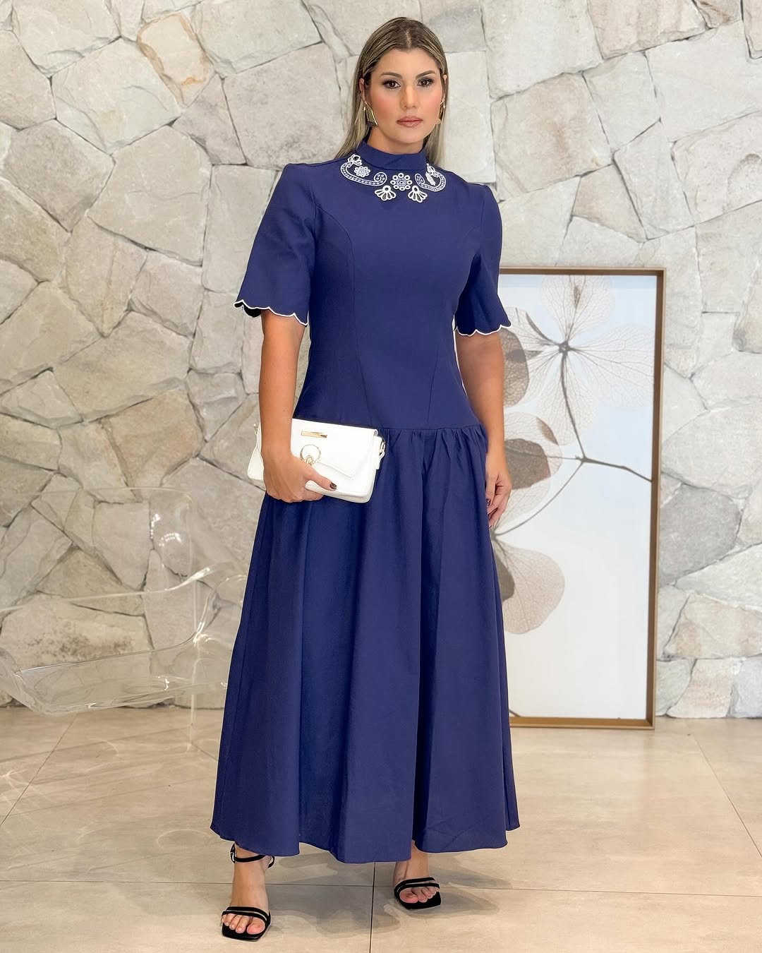 Vestido Amarante Midi Bordado Azul