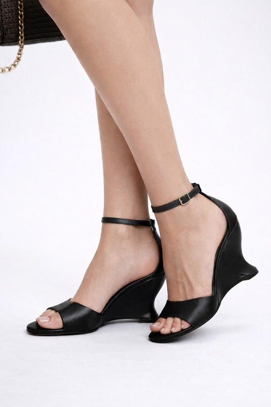 SANDALIA CECCONELLO VERNIX GLOSSY COURO PRETO