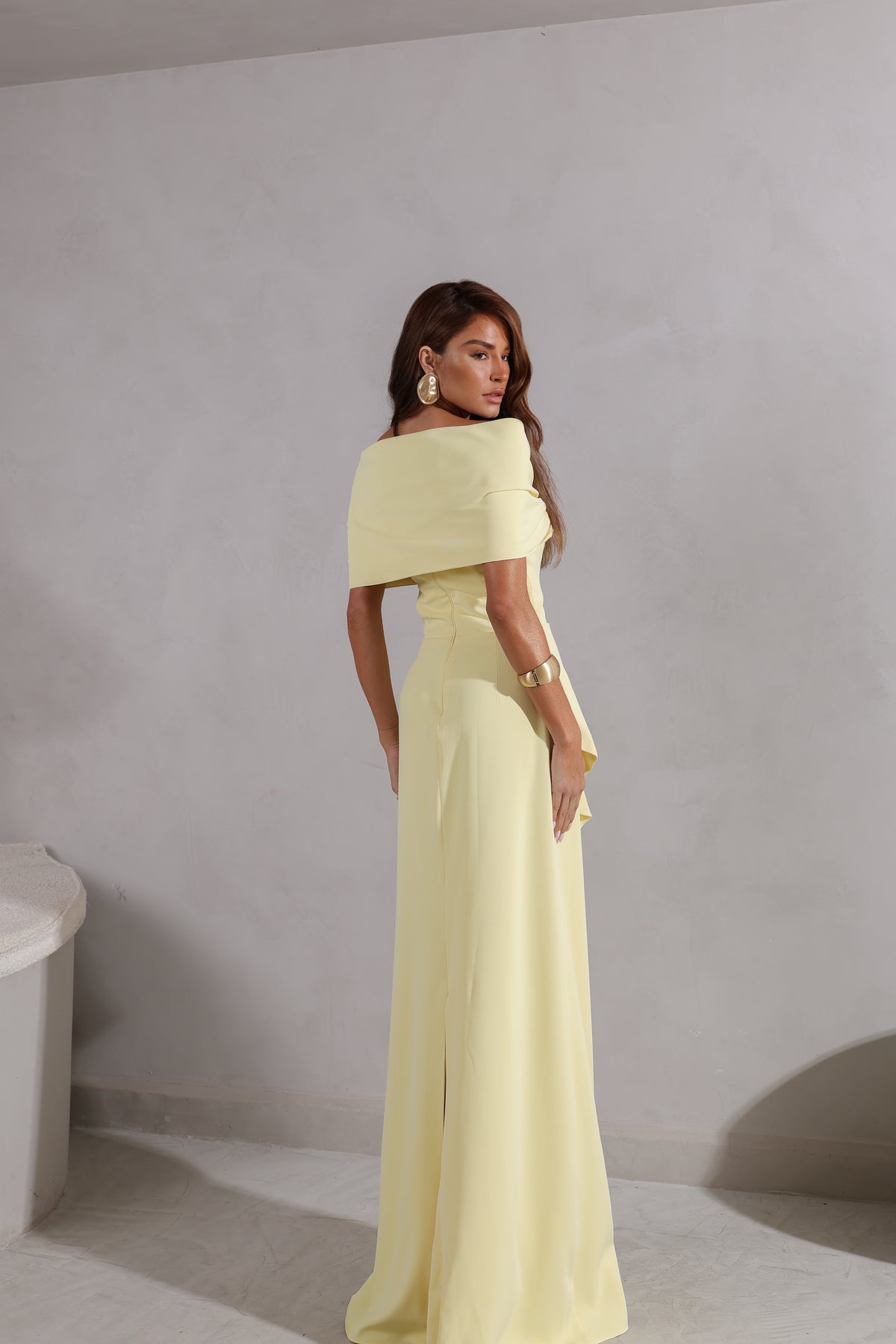 VESTIDO AMICCI LONGO COM CAPA OMBRO A OMBRO
