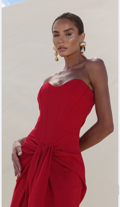 VESTIDO AMICCI DECOTE CORAÇÃO VERMELHO