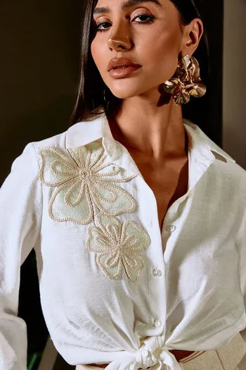 CAMISA LILY BELLE FLOR BORDADA OFF WHITE