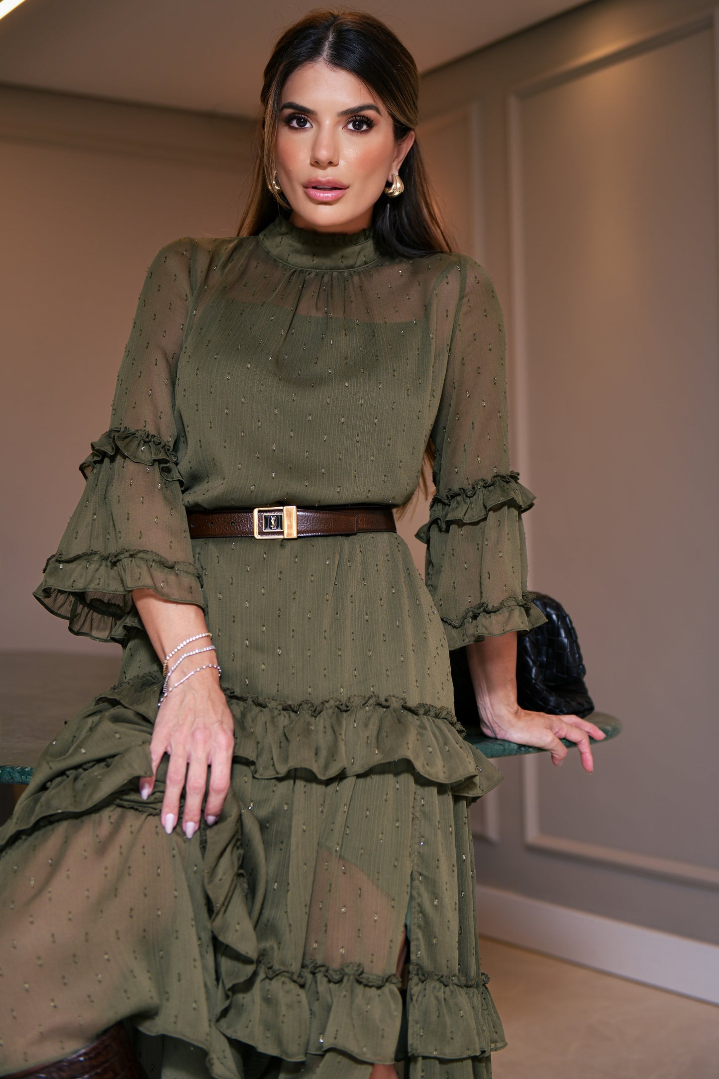 VESTIDO LUZIA FAZZOLLI CHIFF YORIO BABADO VERDE MUSGO